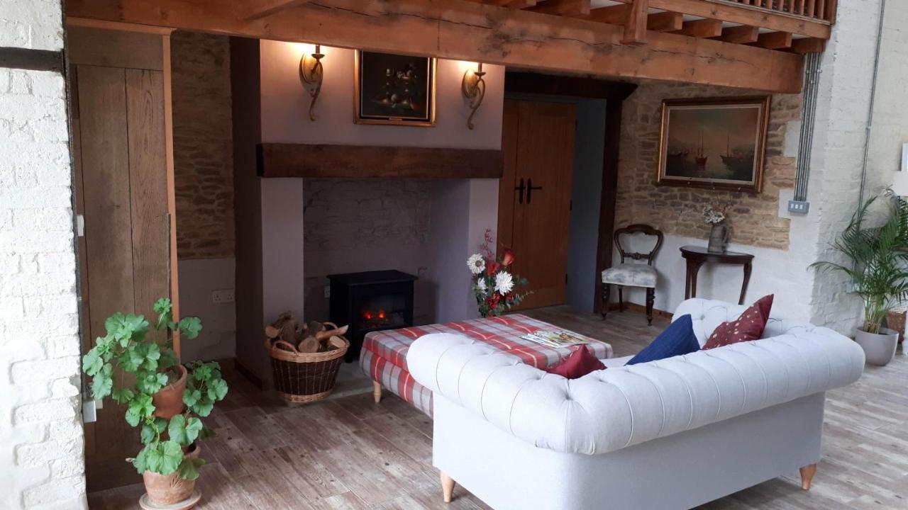 The Byre North End Farm Bed & Breakfast Ashton Keynes Екстериор снимка