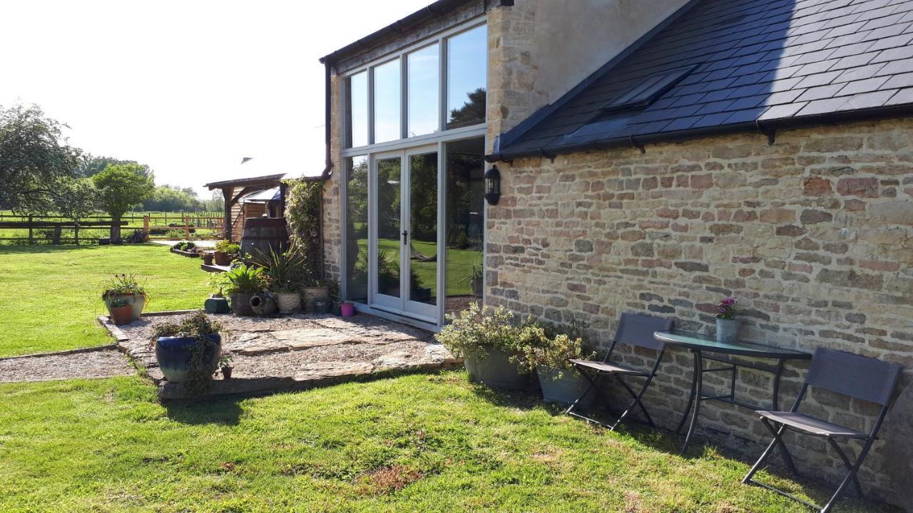 The Byre North End Farm Bed & Breakfast Ashton Keynes Екстериор снимка