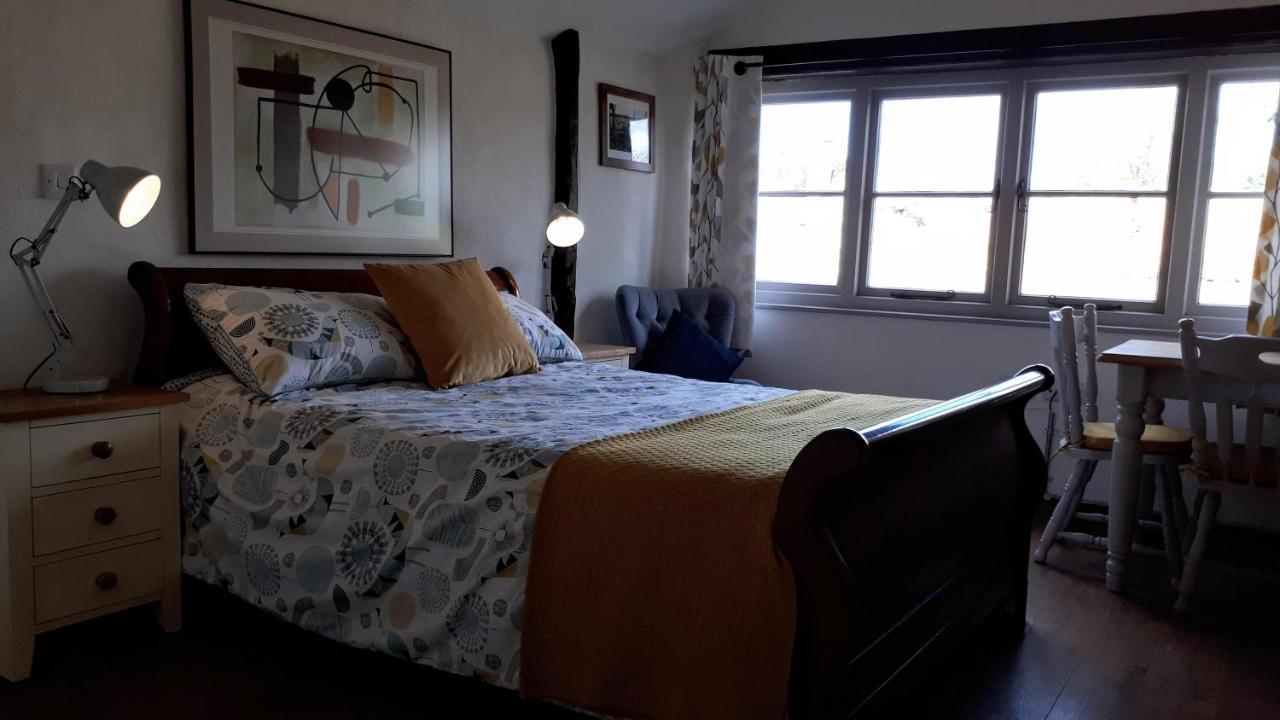 The Byre North End Farm Bed & Breakfast Ashton Keynes Екстериор снимка
