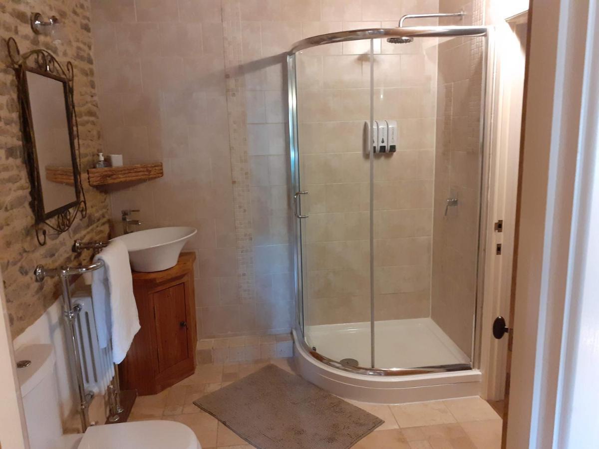 The Byre North End Farm Bed & Breakfast Ashton Keynes Екстериор снимка