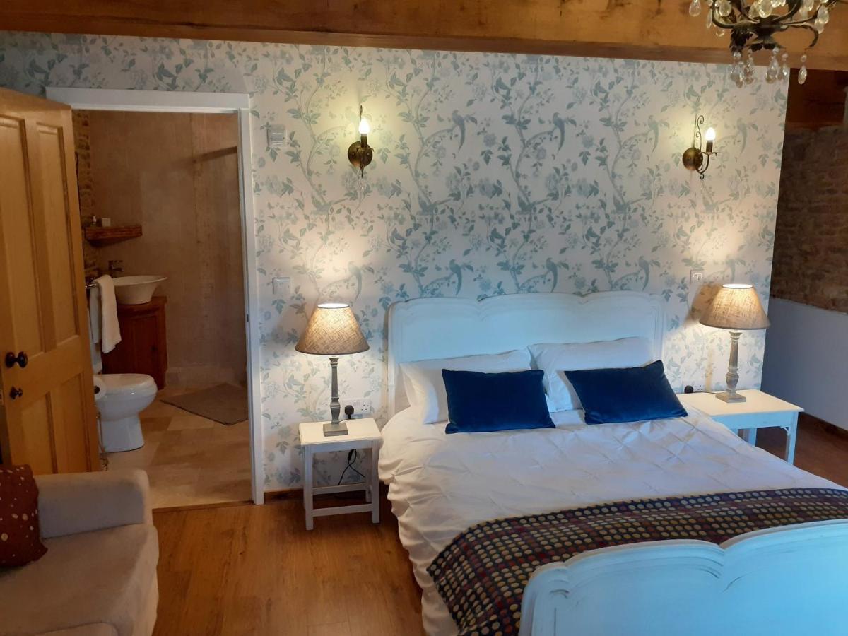 The Byre North End Farm Bed & Breakfast Ashton Keynes Екстериор снимка