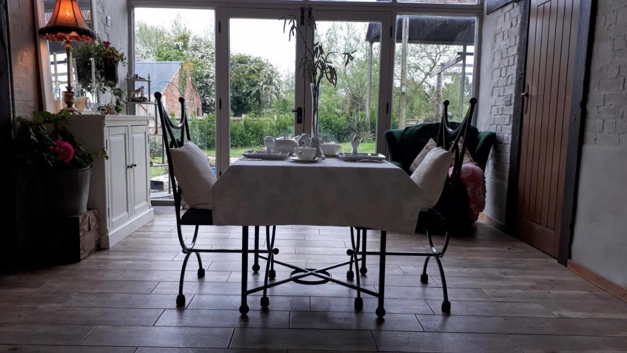 The Byre North End Farm Bed & Breakfast Ashton Keynes Екстериор снимка